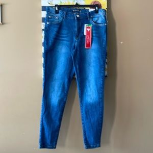 NWT Guess Tamara mid rise skinny jeans 34